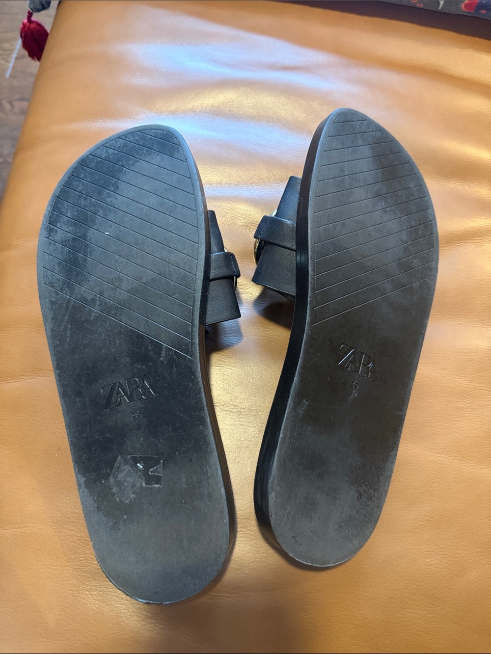 Zara Black Slide Sandals with Chunky Gold Chain 39 US8 - Picture 3 of 7